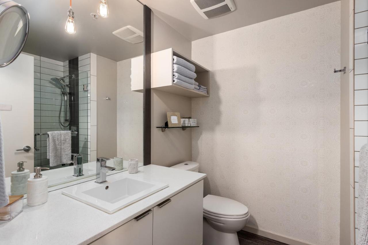 Corner Nest - Luxury Brand New Top Floor 2Bedroom Condo Kelowna Extérieur photo